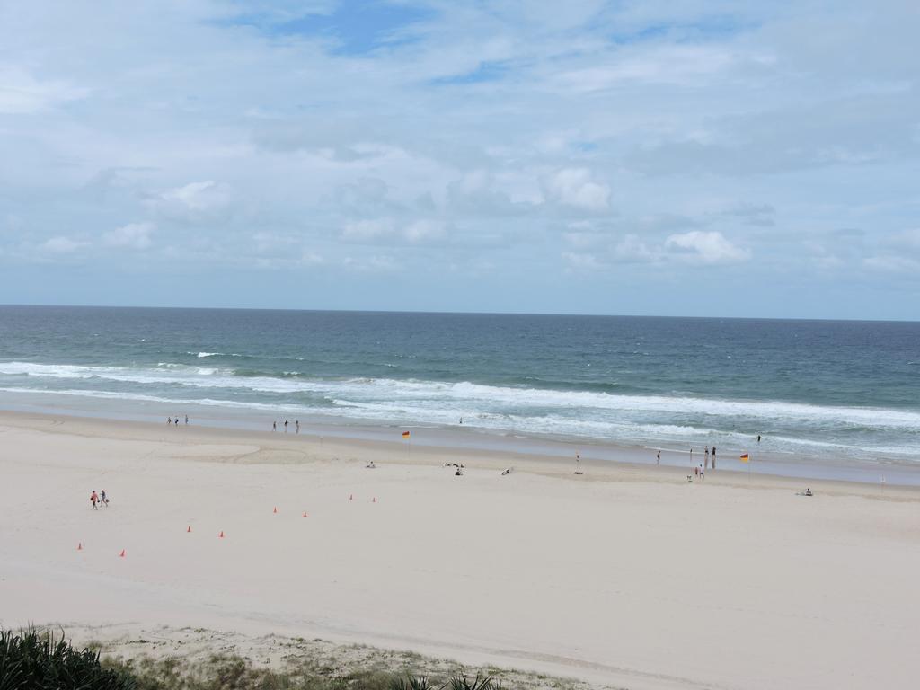 غولد كوست President Holiday Apartments - Absolute Beachfront المظهر الخارجي الصورة